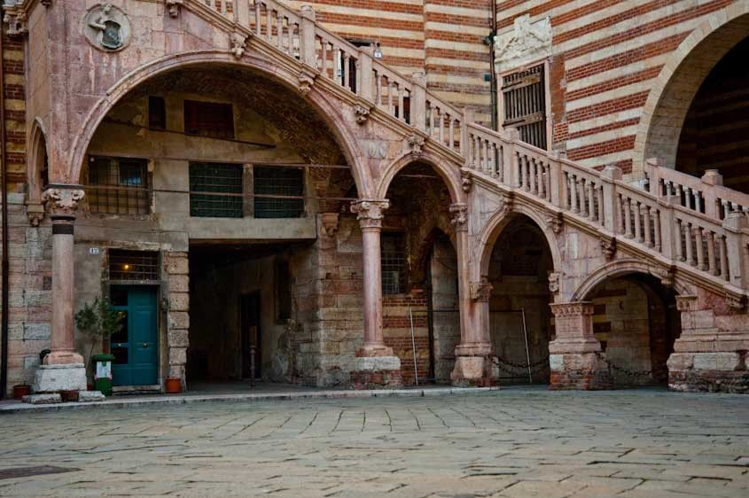 Hidden square horizontal