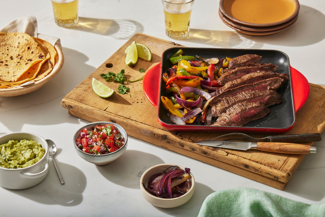 08-CERISE GRIDDLE-Le Creuset 1.26.20220072.jpg