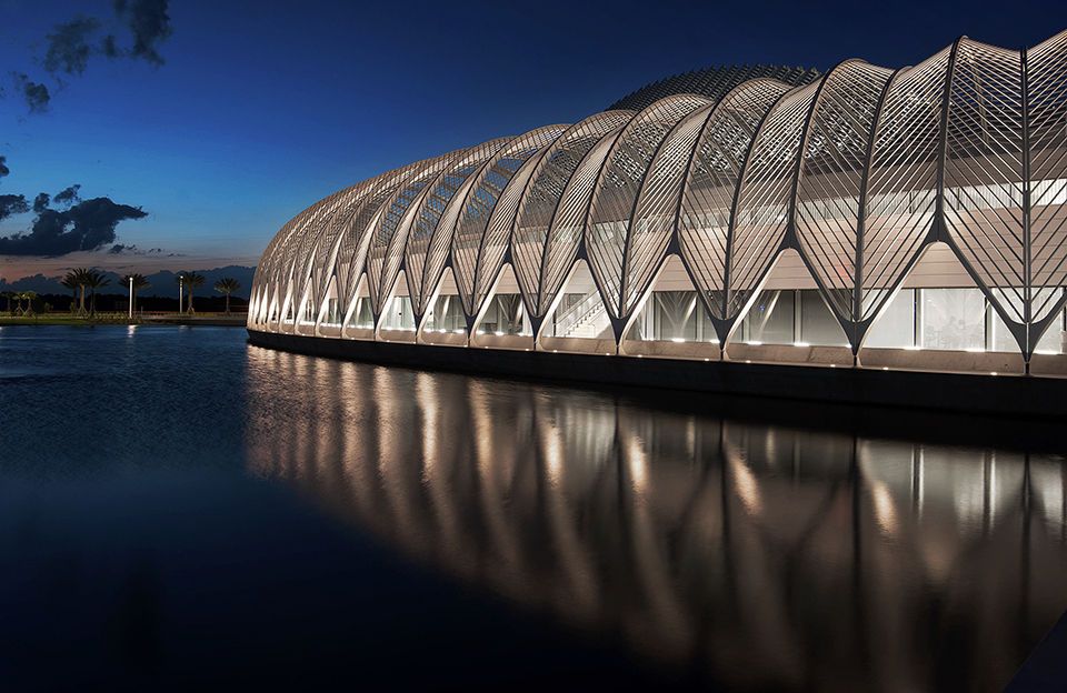 1florida_polytechnic_university_ist_building_exterior_twilight_angle_lake_reflection_960.jpg