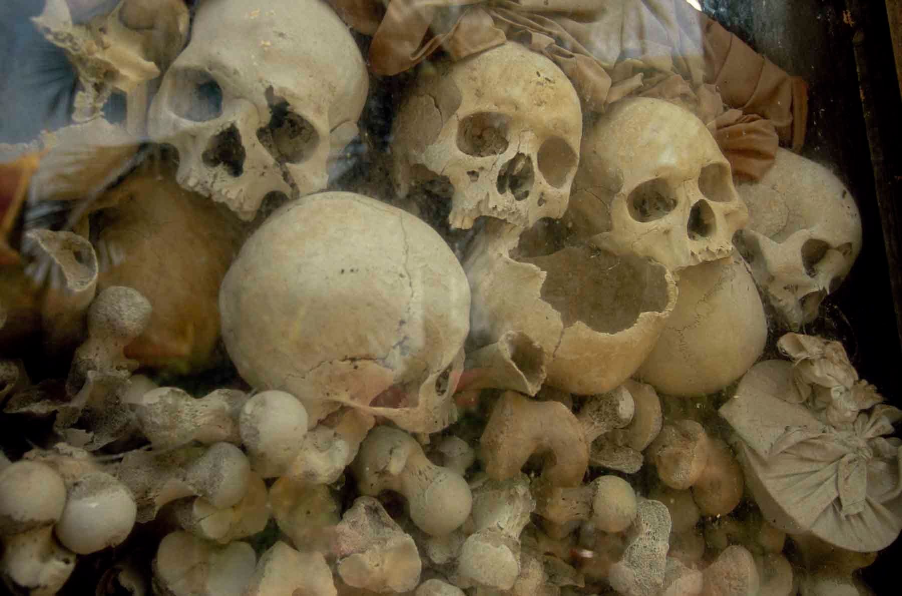 1r20100701_20100701_cambodia_nl_04_07_022