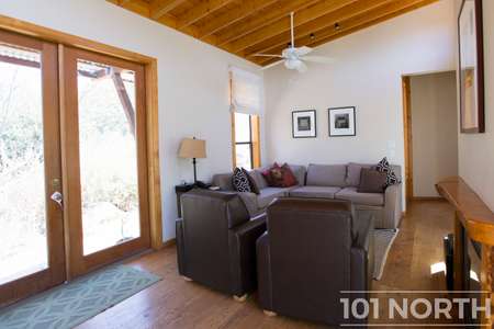 Cabin 02-12.jpg