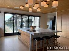 Contemporary 02-159.jpg