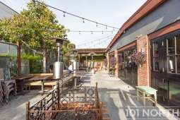 Restaurant 08-30.jpg