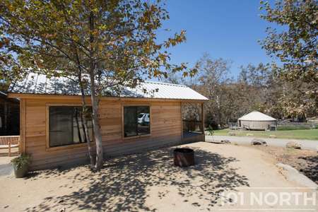 Cabin 02-16.jpg