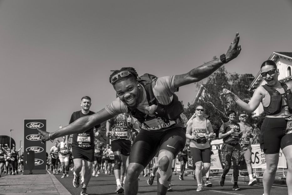 runner celebrate the start of the marathon