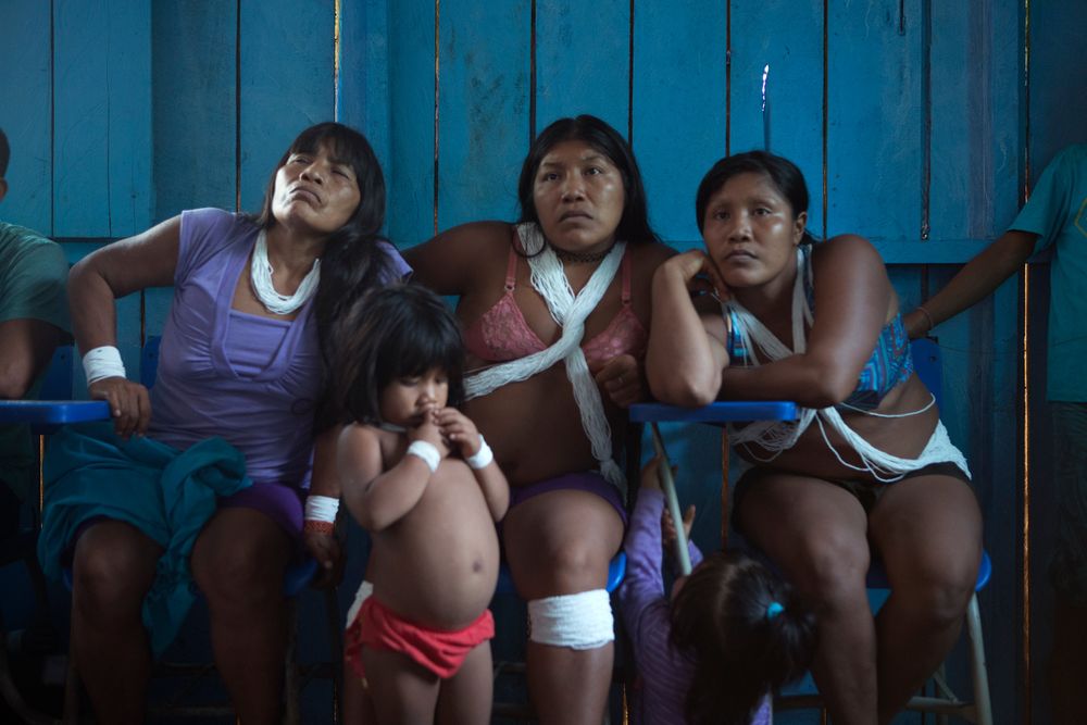 Members of the Morubo and Korubo tribes at a meeting organised by Funai's Bruno Pereira in order to discus the expedition and talk about the movement of uncontacted poeple within the area. Rio Novo. Amazon