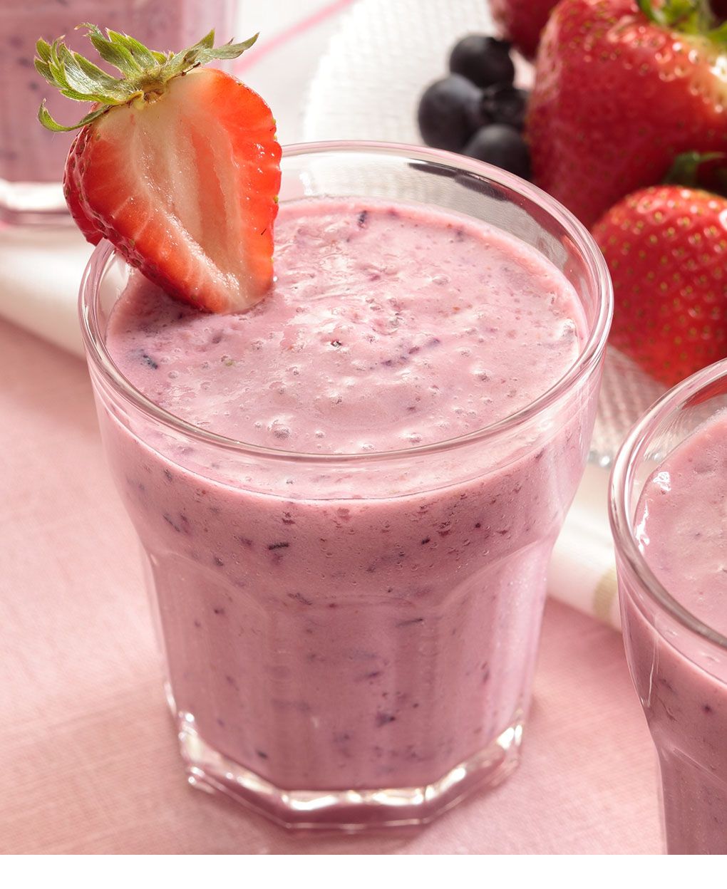 Fresh mixed berry smoothie with strawberry garnish