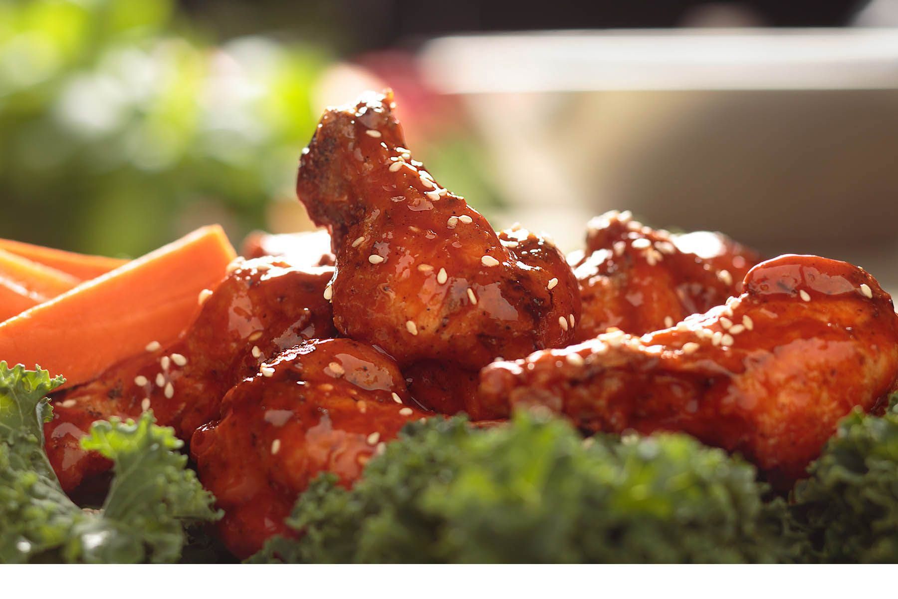 Glazed chicken wings with sesame seeds