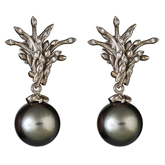 18k white gold, Tahitian pearls, diamonds SEEDS WITH DIAMONDS AND TAHITIAN PEARLS