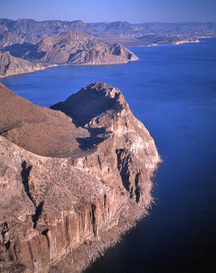 La península tiene mas de 3,000 millas de costas. Además de su incomparable belleza, de todos los estados del país las costas sudcalifornianas son las más ricas en litorales.
