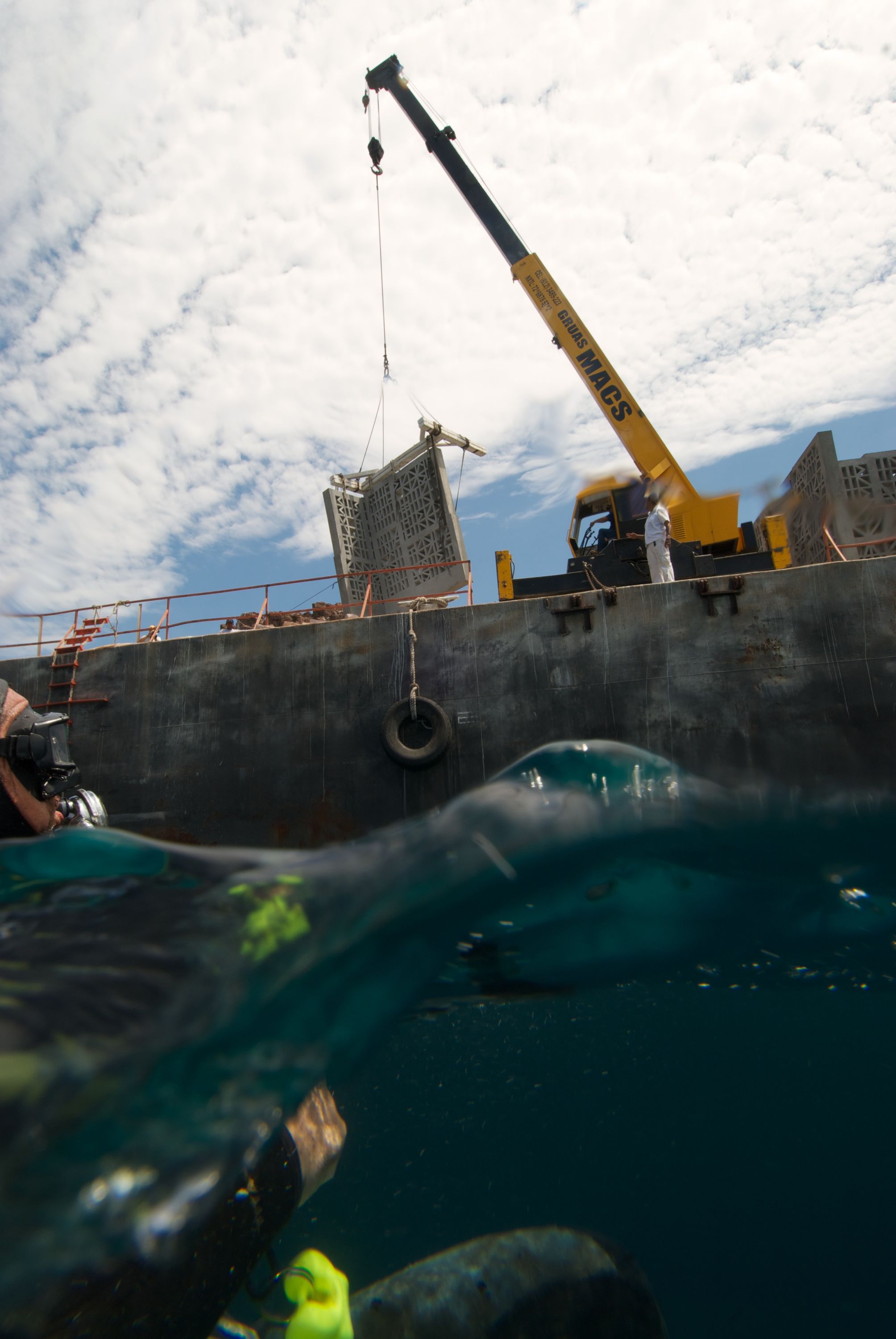 El descenso de un módulo visto desde el mar