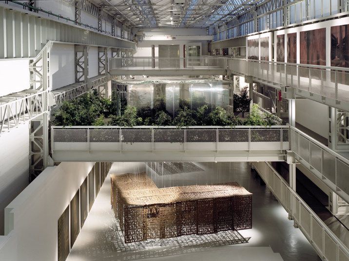 Vista de Instalación Fondazione Arnaldo Pomodoro, 2009. Milán. Foto: Gabriel Basilico.