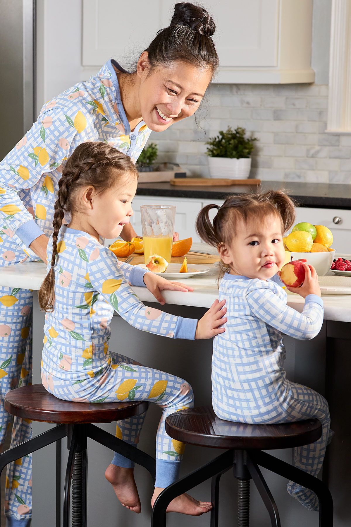 Lemon-Gingham-Family_19902.jpg
