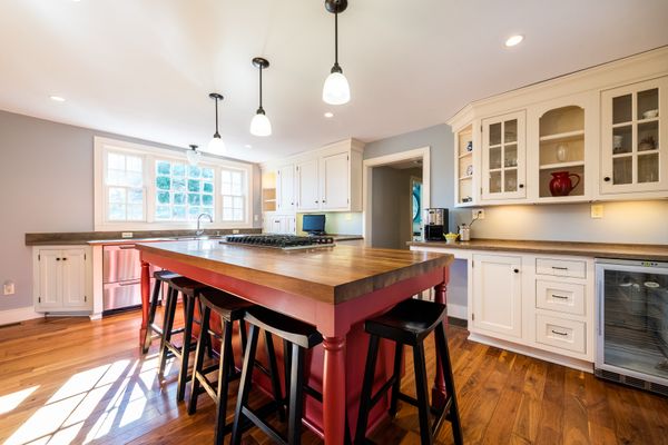 Sun Filled Kitchen 74 Saybrook Rd