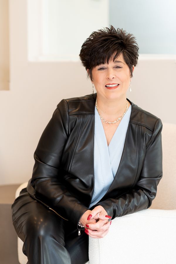 Regional Manager Willima Pitt Sotheby's Robin Morrell WPSIR Madison CT