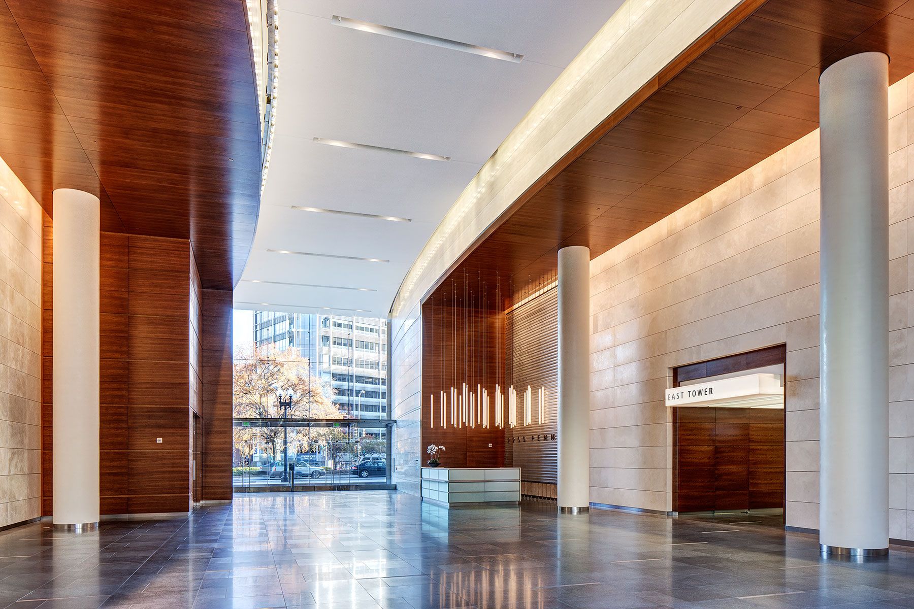 Mixed use space Developed by Boston Properties and located on Washington Circle. Architect Pelli Clark Pelli & Hickok Cole.Client: Boston Properties 2200 Pennsylvania Avenue.