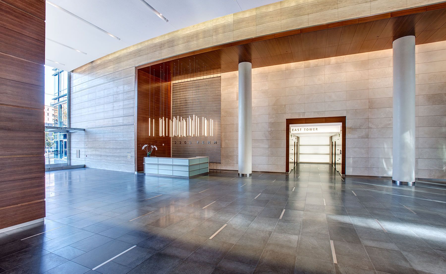 Mixed use space Developed by Boston Properties and located on Washington Circle. Architect Pelli Clark Pelli & Hickok Cole.Client: Boston Properties 2200 Pennsylvania Ave