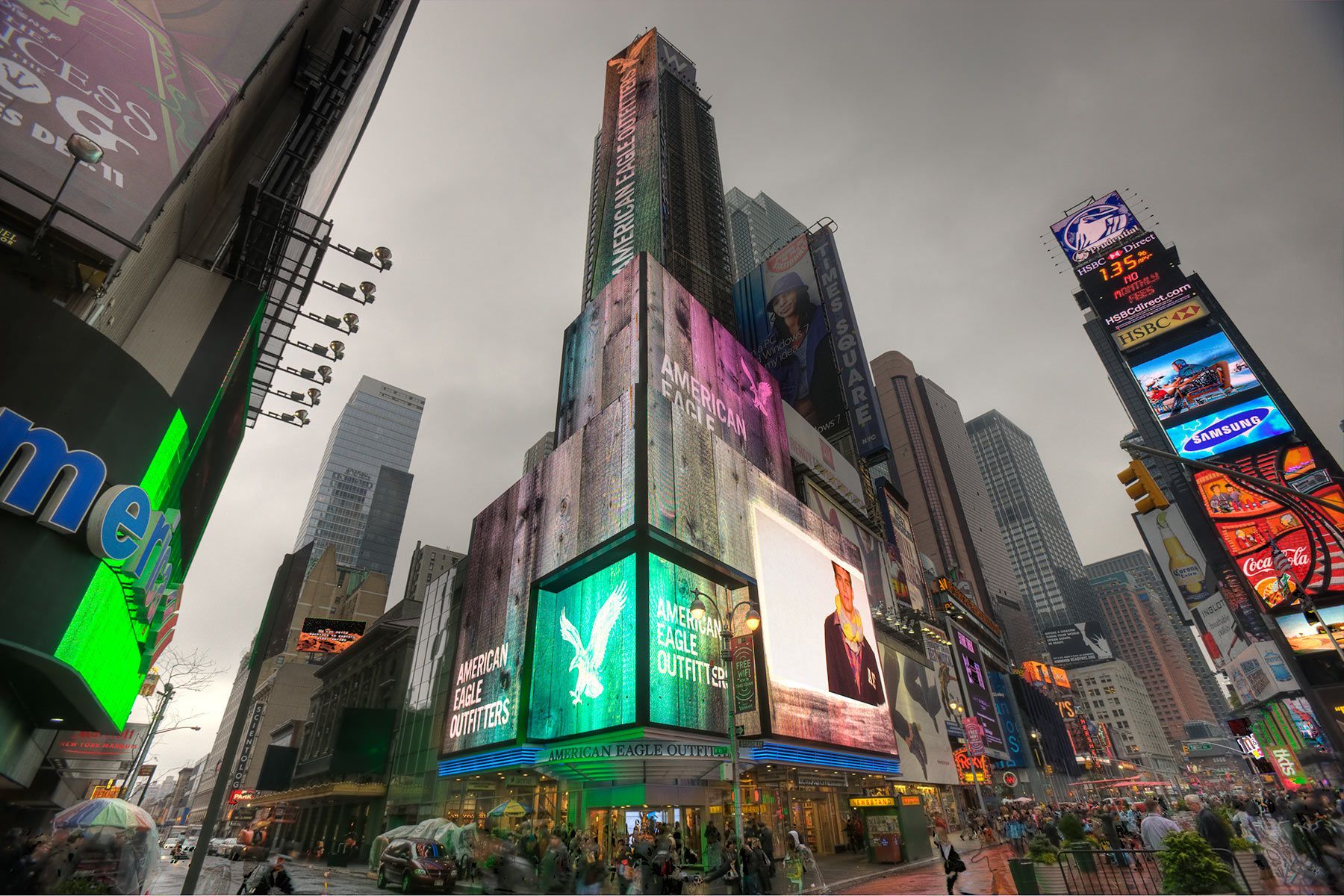 Project to document the grand opening of American Eagle on Time Square and show the video billboards that surround the store.Client: The Barnycz Group American Eagle / Time Square