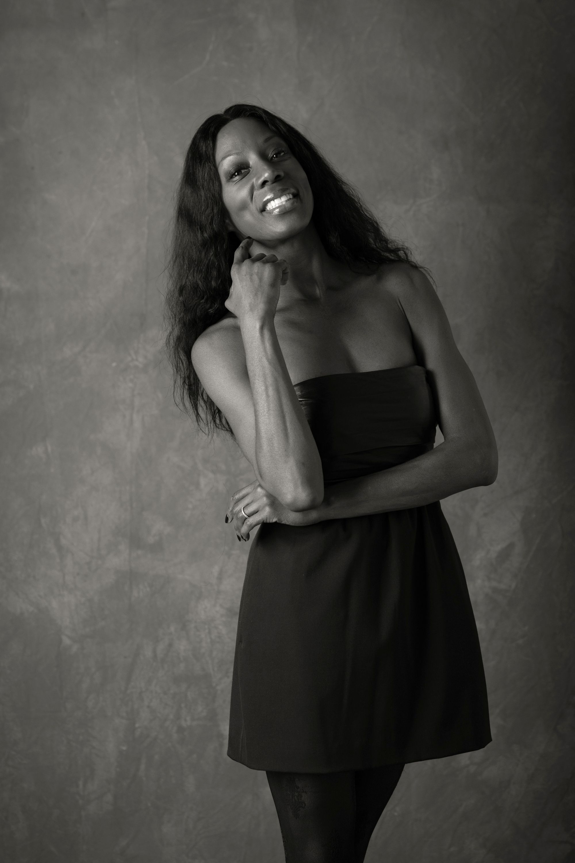 0002NicoleYoungbwcrop12_23DSC_8041 copy.jpg