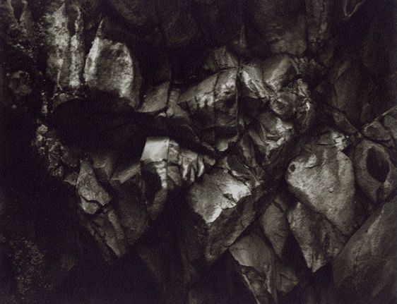 2001, gelatin silver print, 4 3/8 x 5 3/4" mounted on 11 x 11 3/4" rag paper, edition open Rio en Medio II