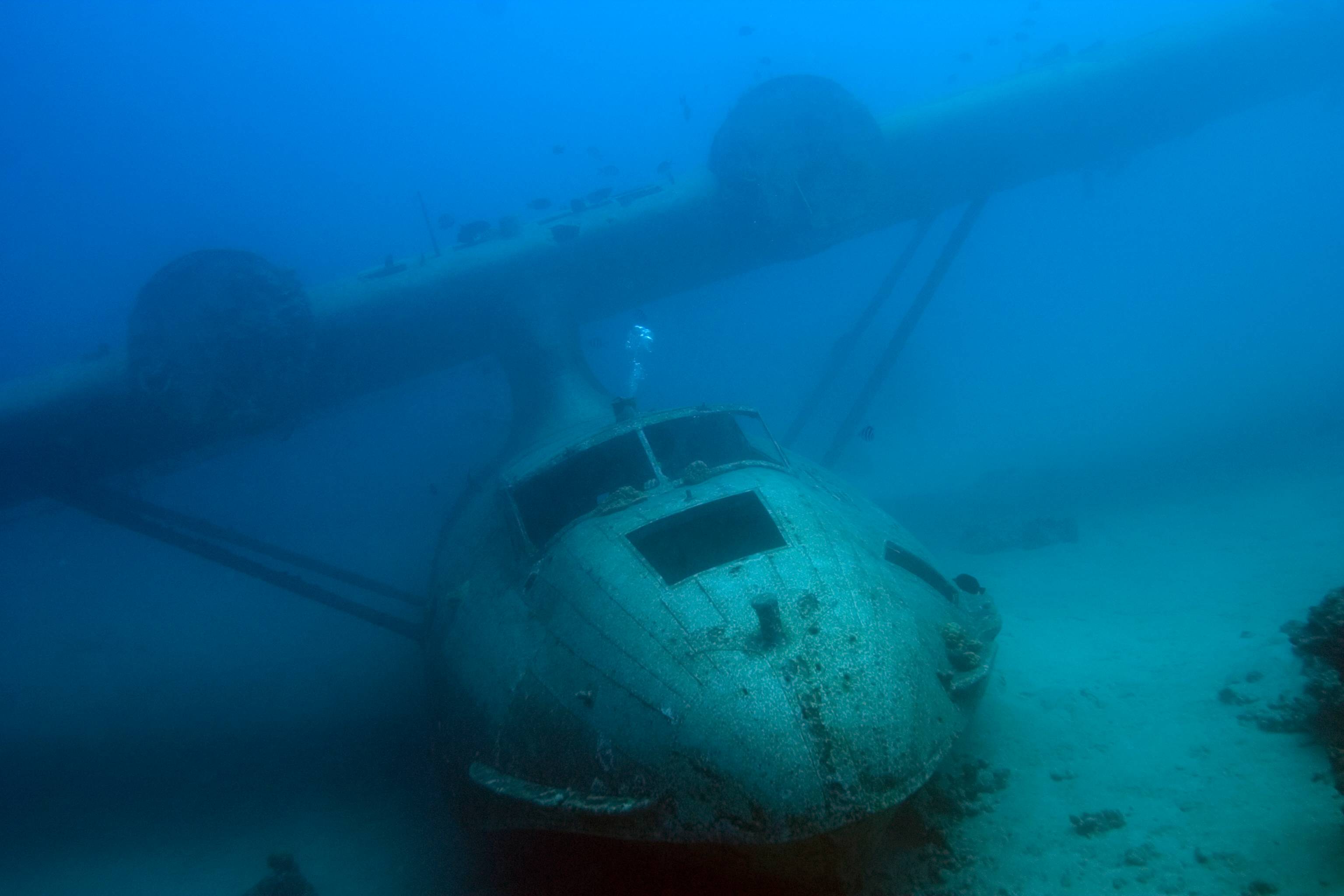 Sunken Airplane, Tahiti