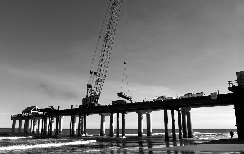 DSC_3293_Pier_SurfsideBeach_BW.jpg