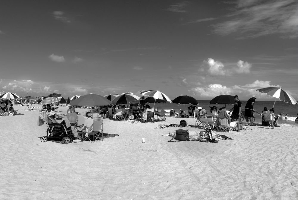 DSC_2953_Beach_BW_W.jpg