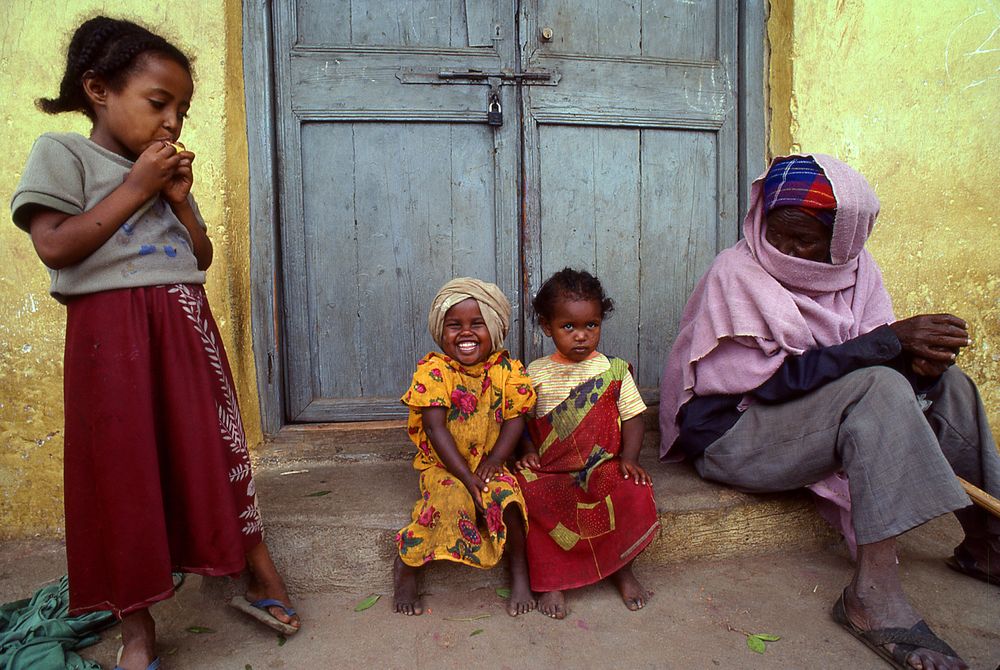 EH_img603_Oromo children_street scene_Harar_Ethiopia.jpg