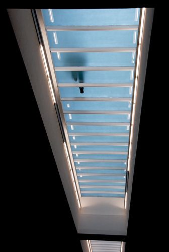 Walkway at Mexico City international Airport 1mexico_city_airport