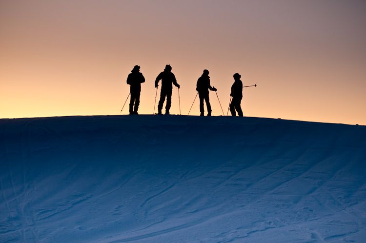 1skiers_silouette_mtsteele_bc