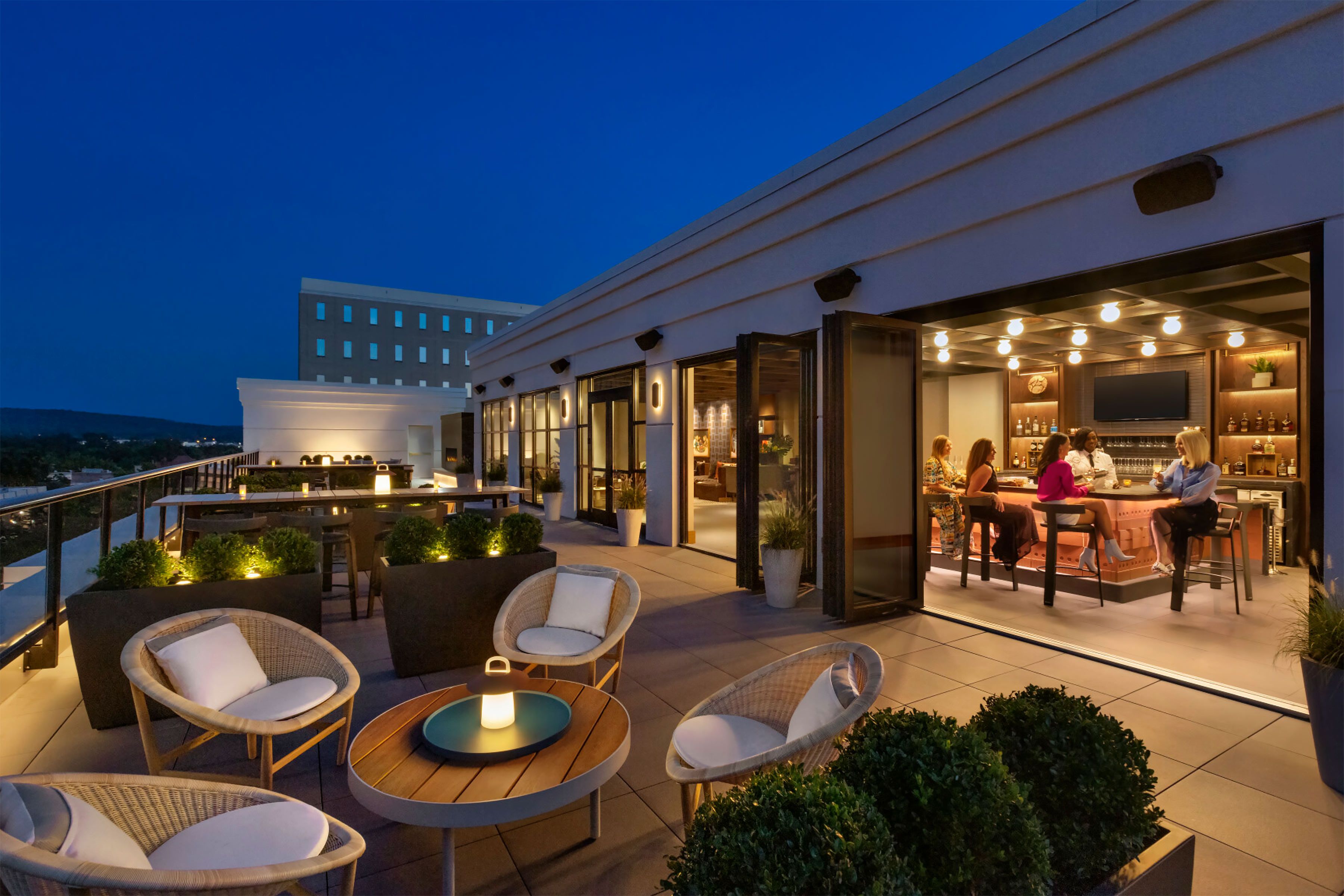 106_Jefferson_CurioCollection_RoofTopBar.jpg