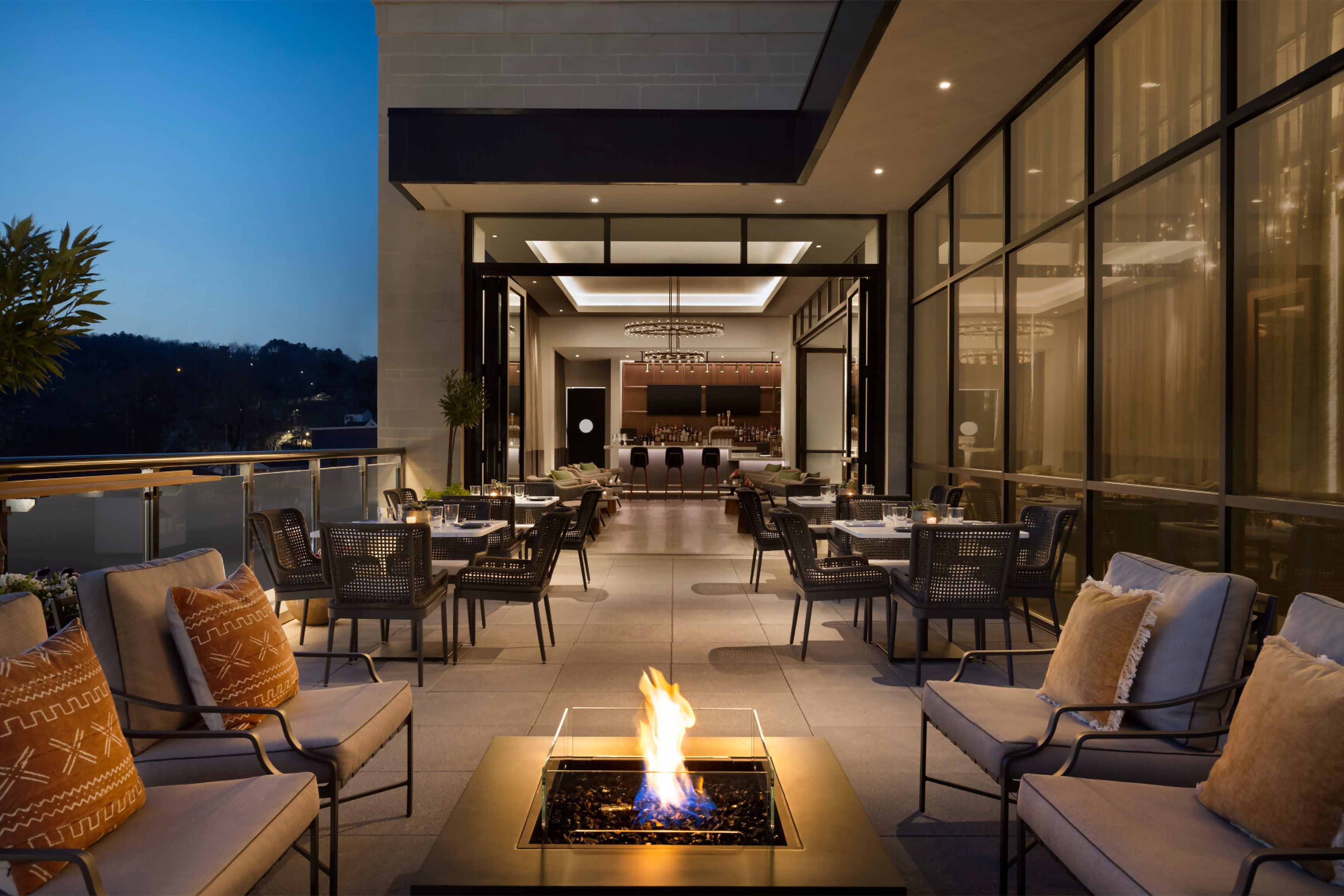 ValleyHotel_CurioCollection_Hilton_RoofTop_Bar.jpg