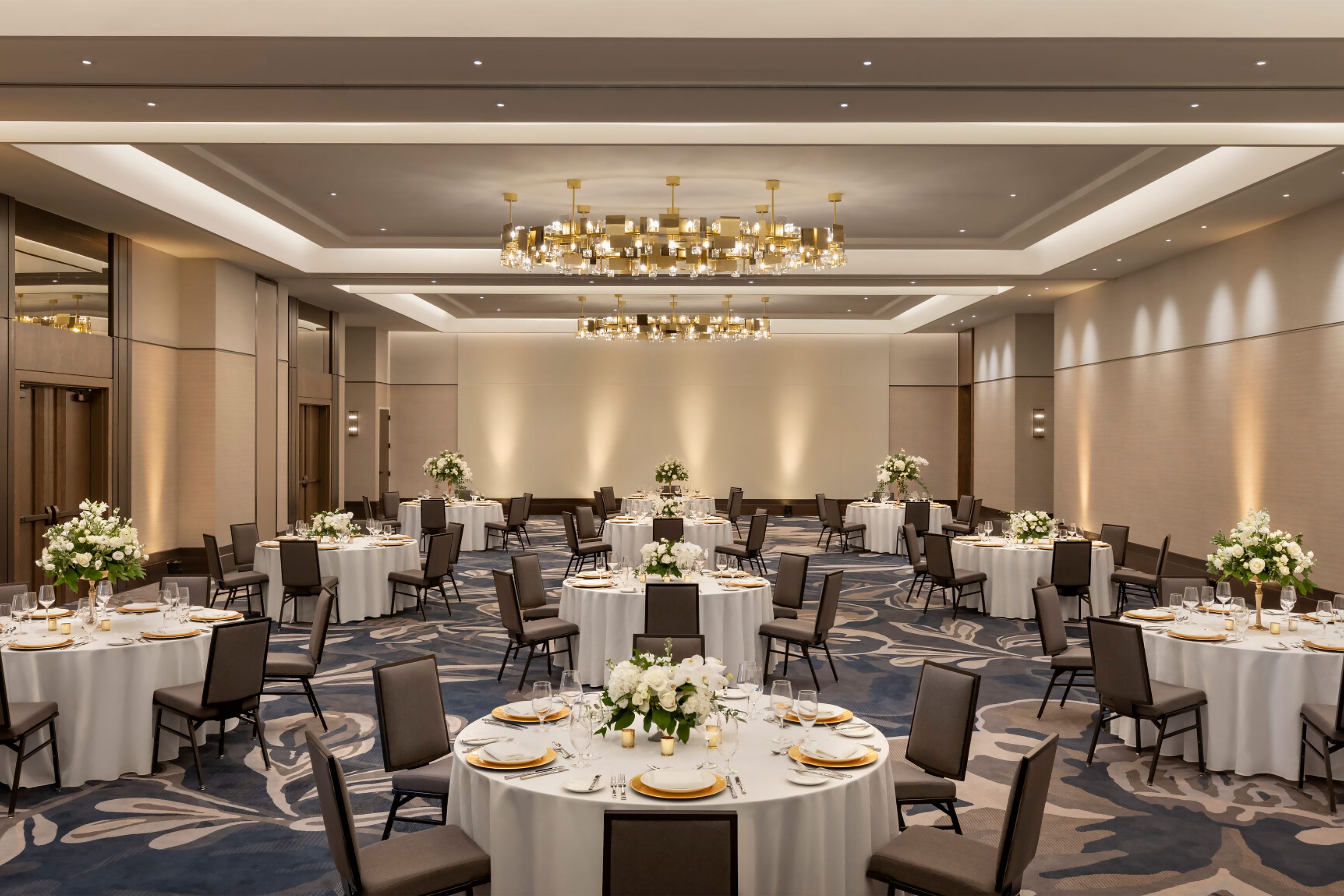 ValleyHotel_CurioCollection_Hilton_Ballroom.jpg