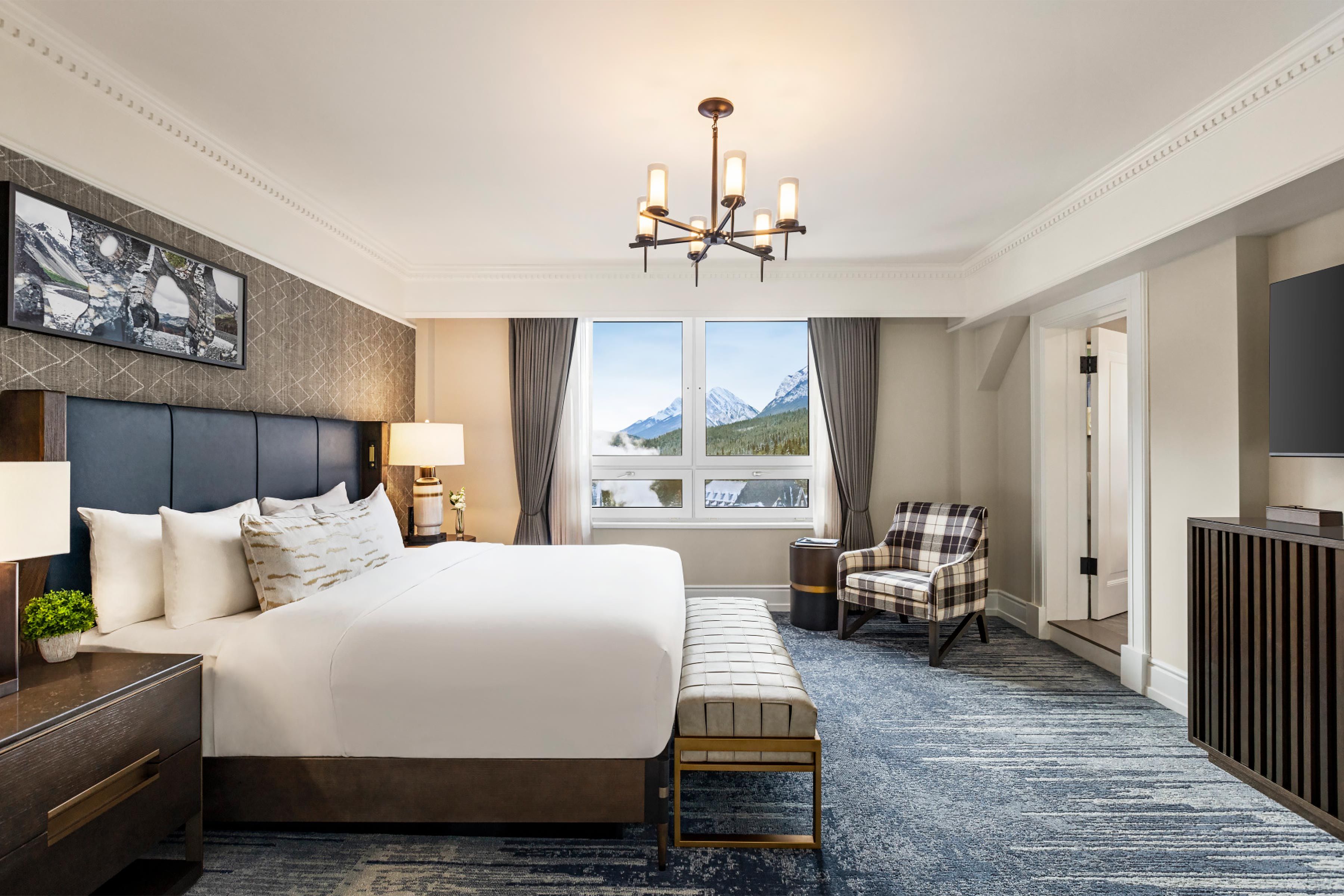 Fairmont_Hotel_Banff_Springs_Canada_Suite_Bedroom.jpg