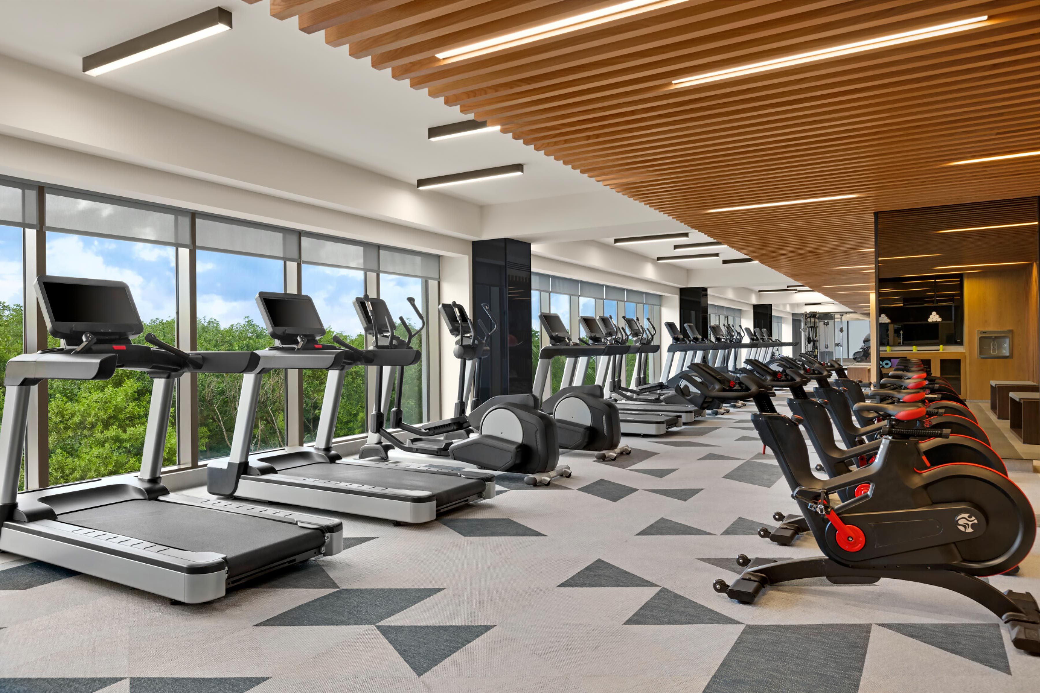 Hilton_Cancun_All_Inclusive_FitnessCenter.jpg