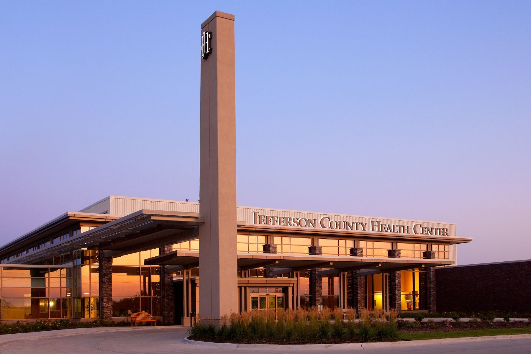 1jefferson_hospital_dusk_hga_front.jpg