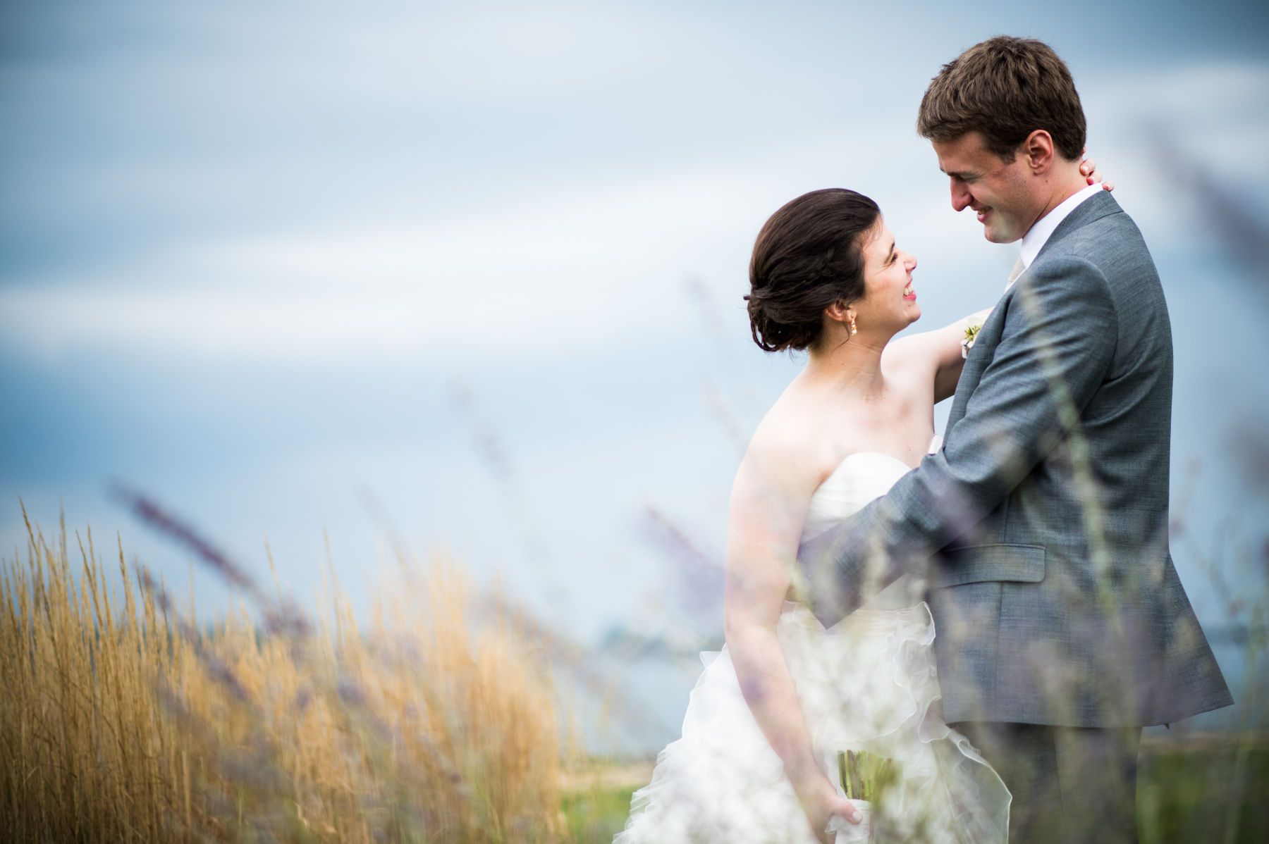 bride and groom at the wentworth by the sea country club in rye nh