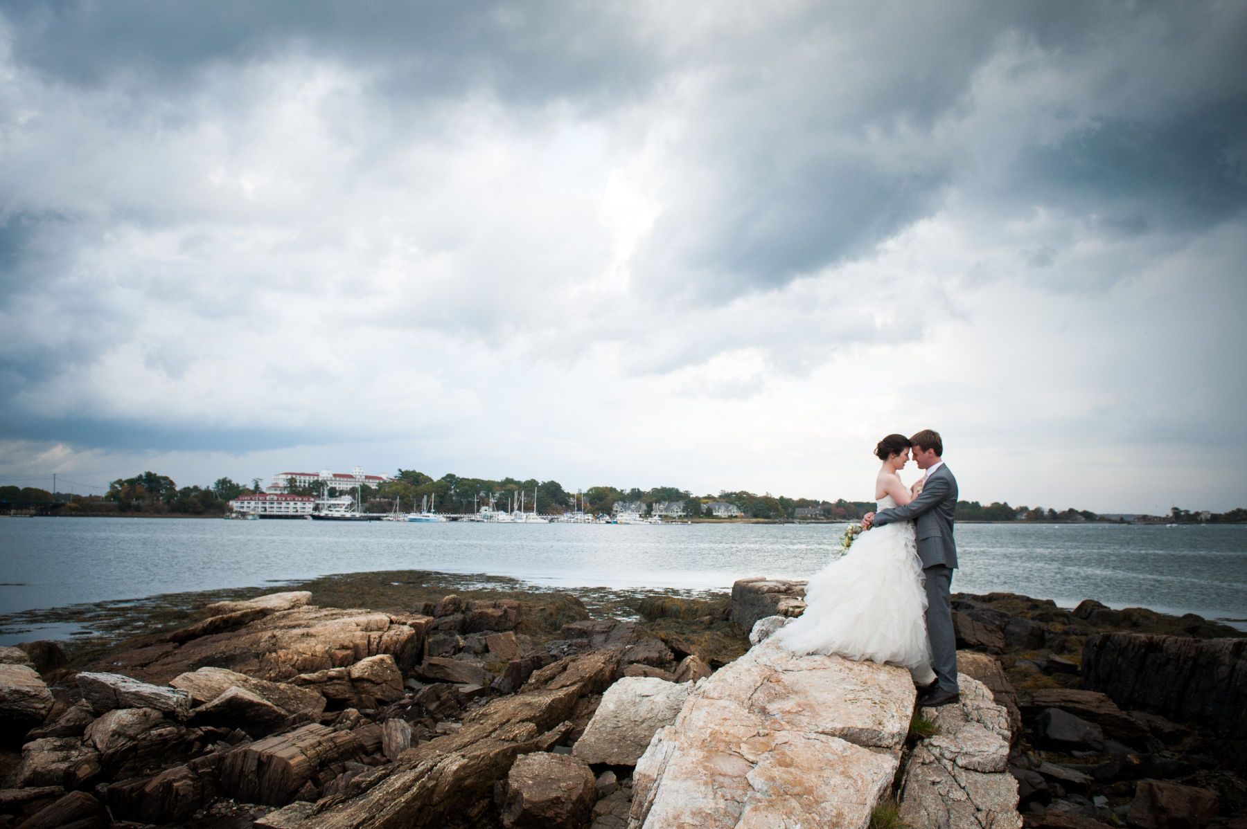 bride and groom at the wentworth by the sea country club in rye nh