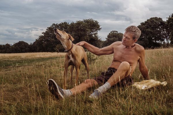 © SARAH LEE - PAUL & "KARMA", HAMPSTEAD HEATH . JULY 2017. karmapaul2.jpg