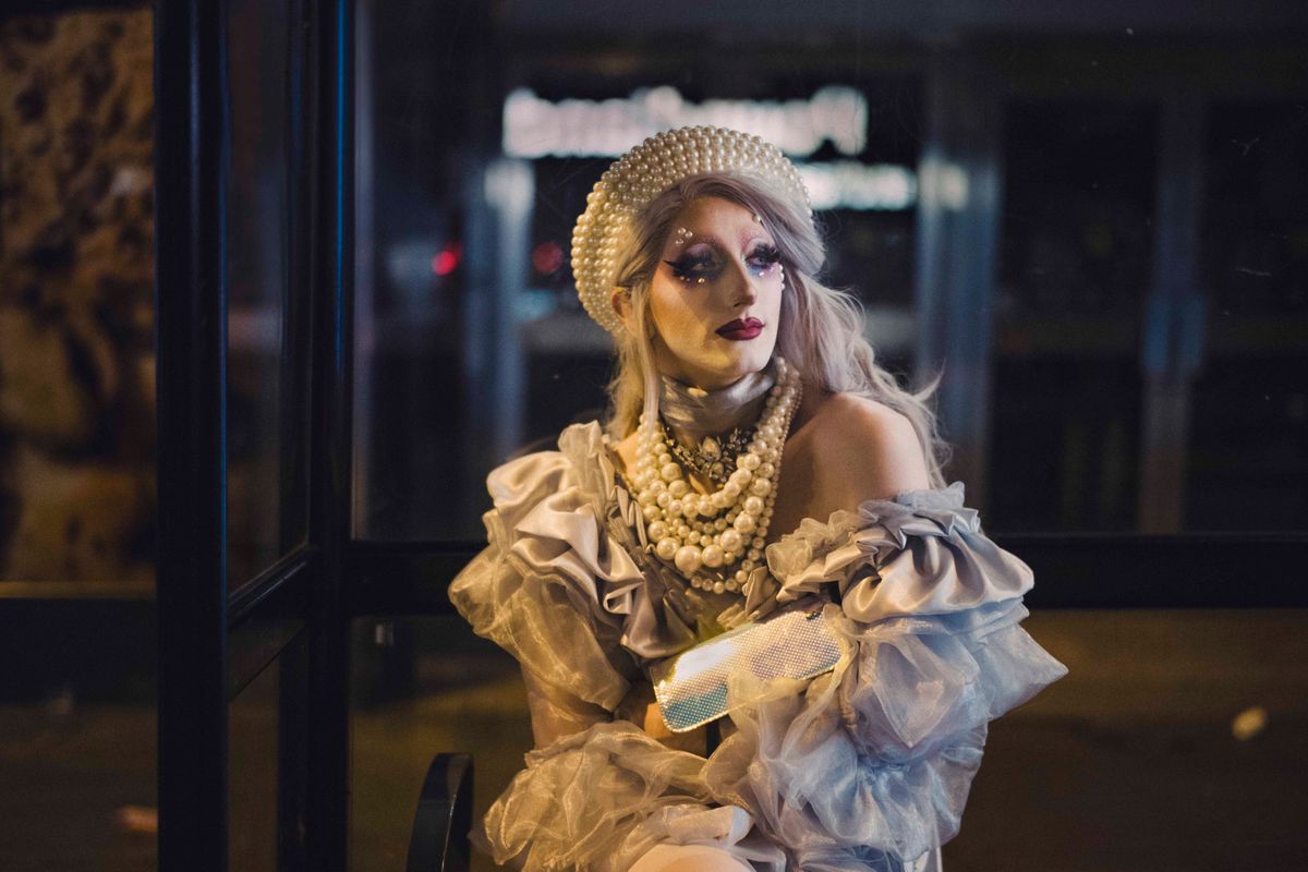 © SARAH LEE - BUS LIFE CAMDEN TOWN, SEPTEMBER 2018. bus17 sept2018.jpg