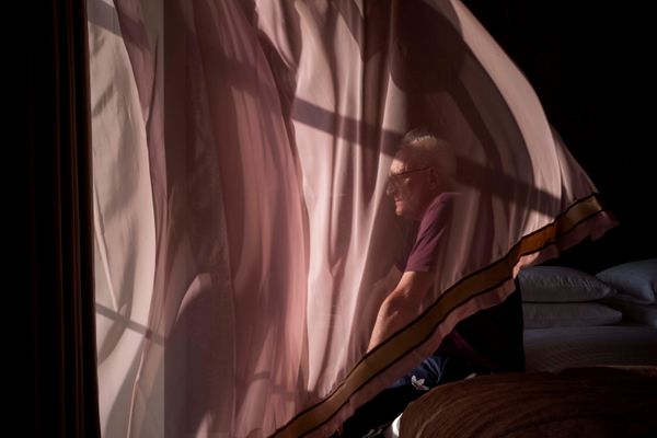 © SARAH LEE - JOHN SUTHERLAND, LOS ANGELES. SEPTEMBER 2017. jon curtains..jpg