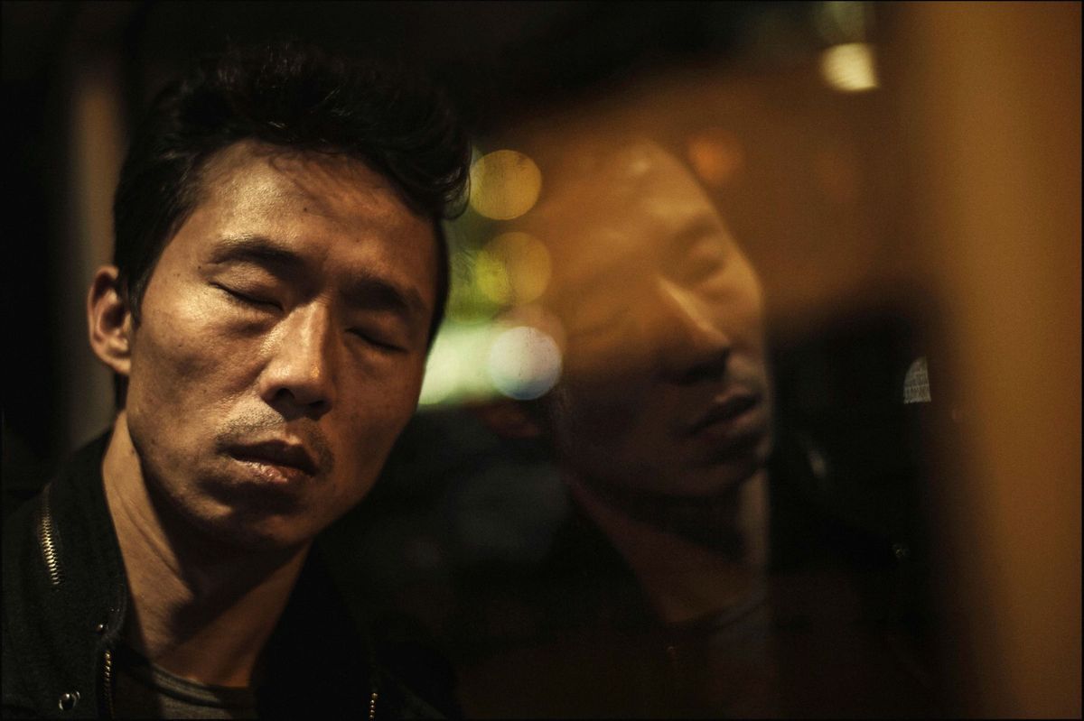 © SARAH LEE - BUS LIFE, LONDON. 1bussleepman1.jpg