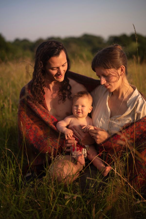 © SARAH LEE - CHARLIE, OLGA & JANINA. JULY 2019. charlie janina olinka2.jpg