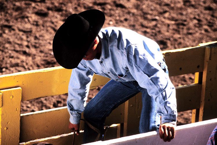 1rodeo_cowboy_in_Bronco_chute