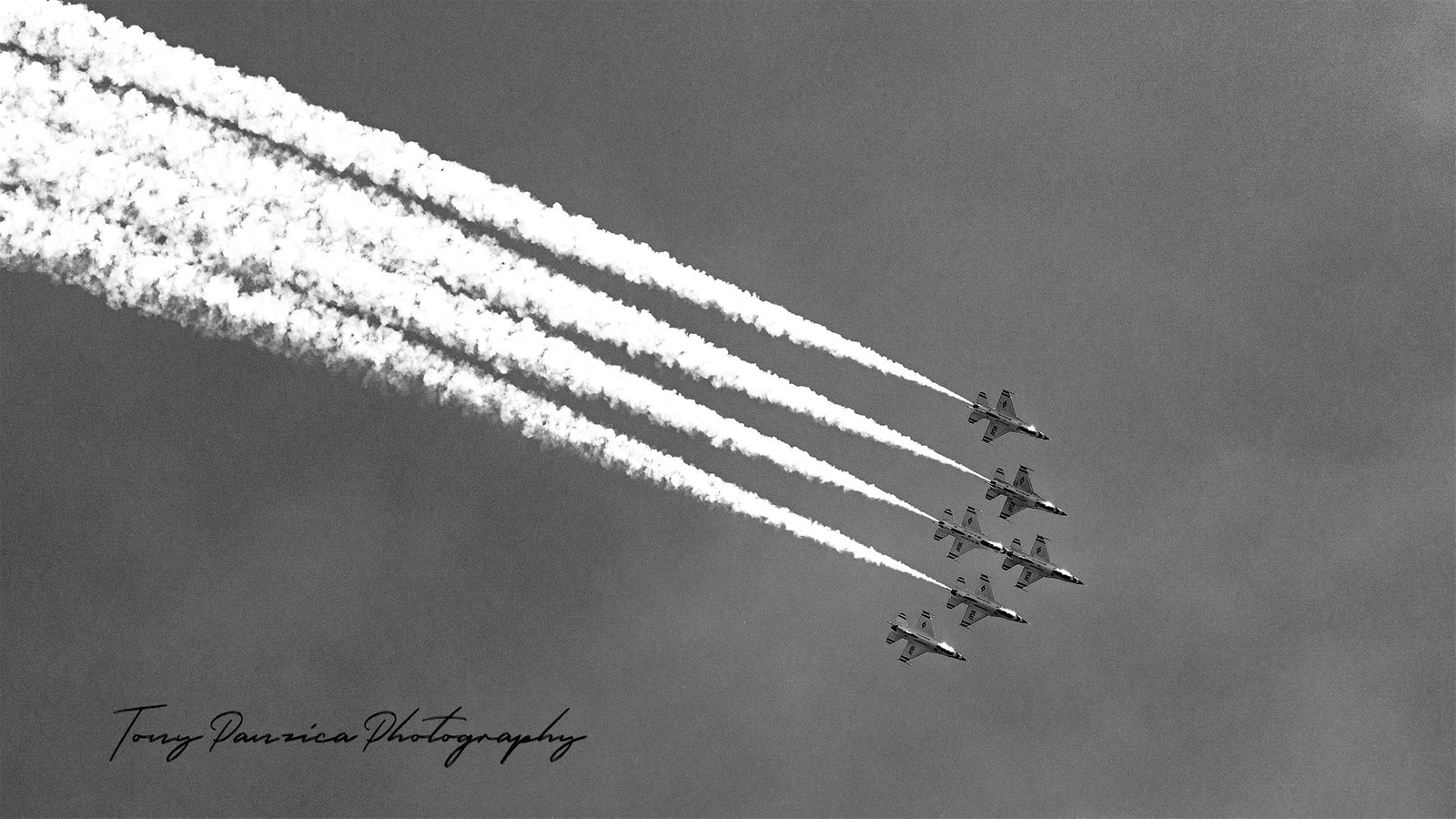 Thunderbirds in BW 