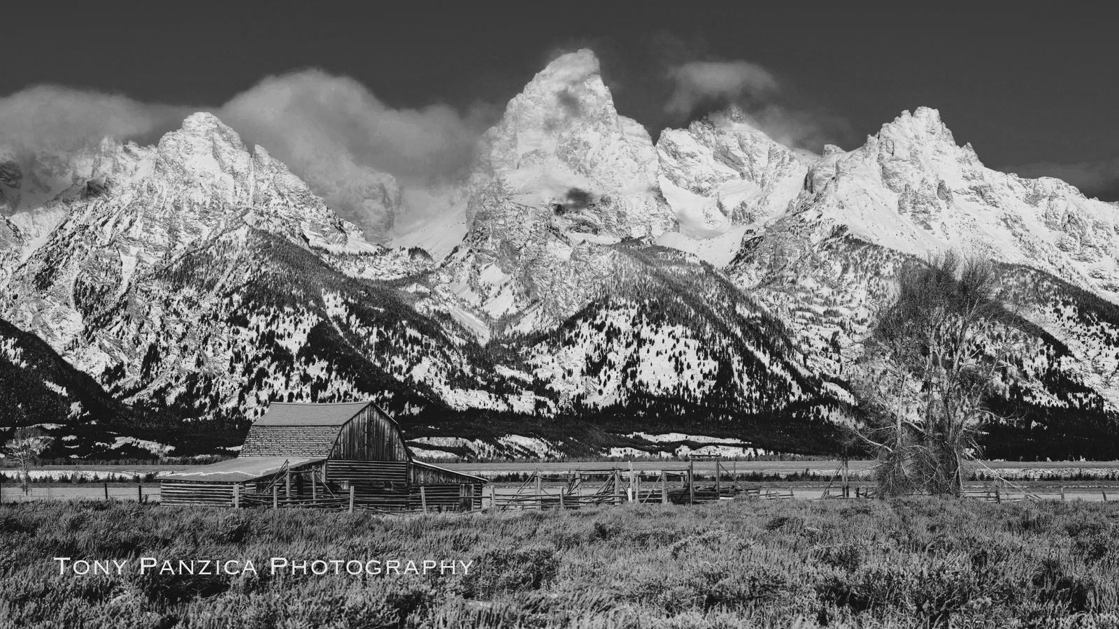 The Moulton Barn BW copy 2.jpg