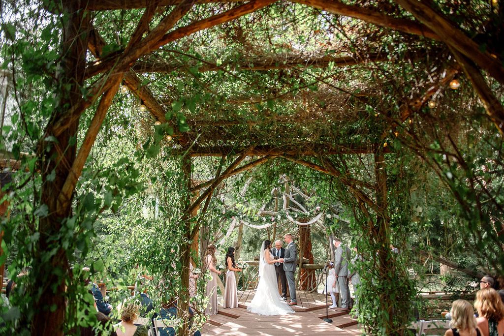 Couple doing vows.jpg