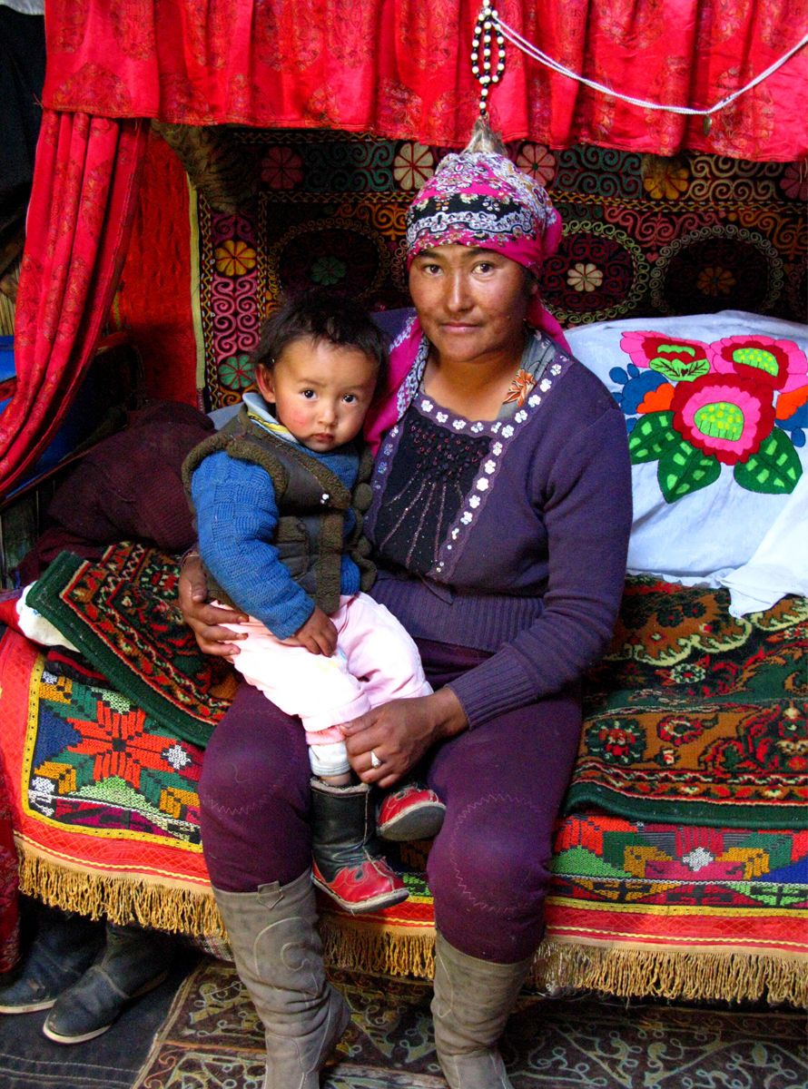 1ulgii_nomad_mother.jpg