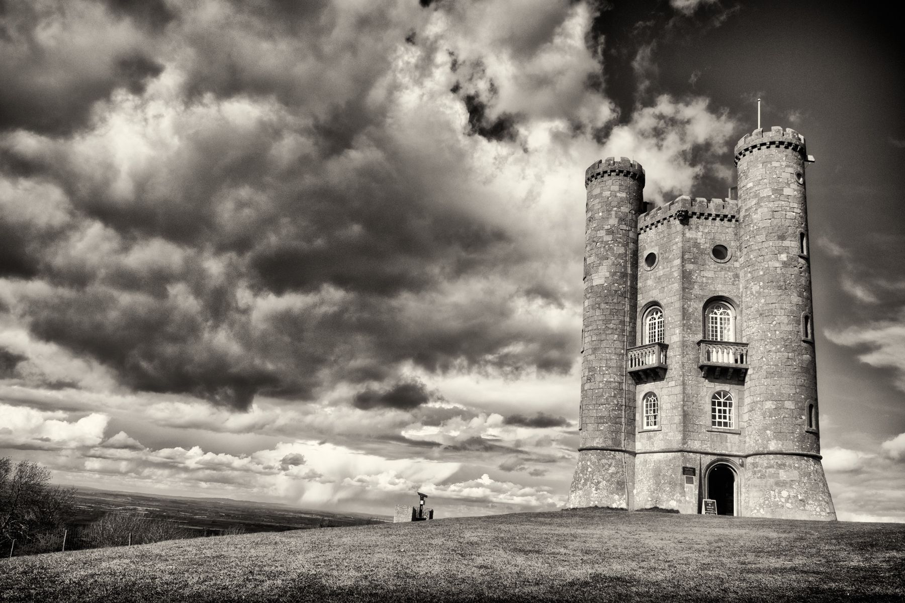 21_0_224_1broadway_tower_1.jpg
