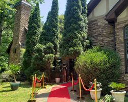 27-cipresso-castle-decatur-landscaped-front-walkway.jpg